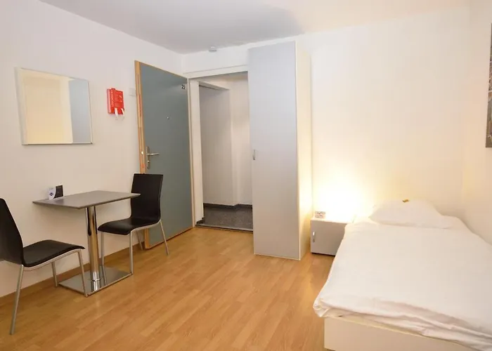 Practical Studio At Trendy Location - Stork 22