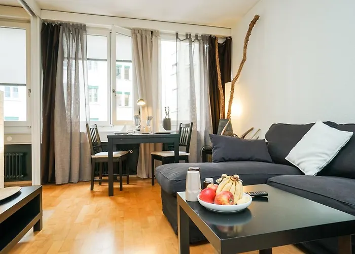 2 Room Suite Pedestrian Area