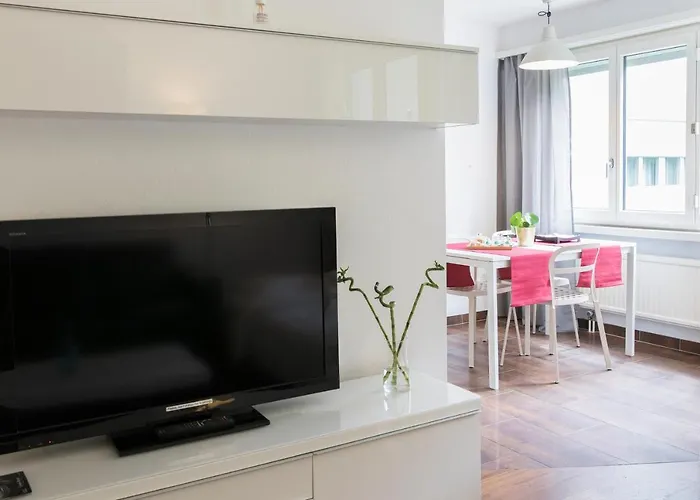 New Renovated Modern Furnished Apartment Downtown