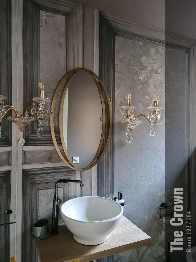 The Henry Self Check-in