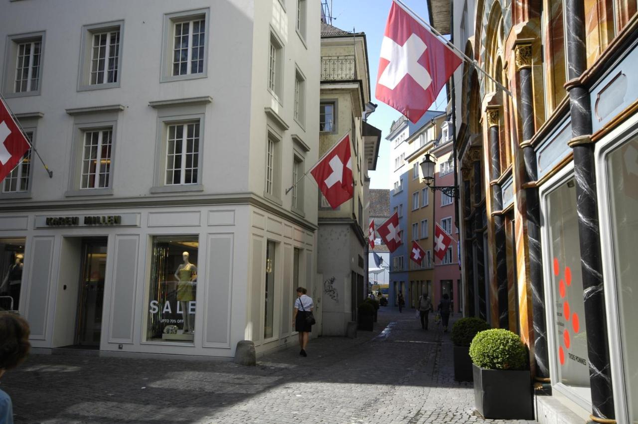 At Famous Storchengasse - Stork 44 *