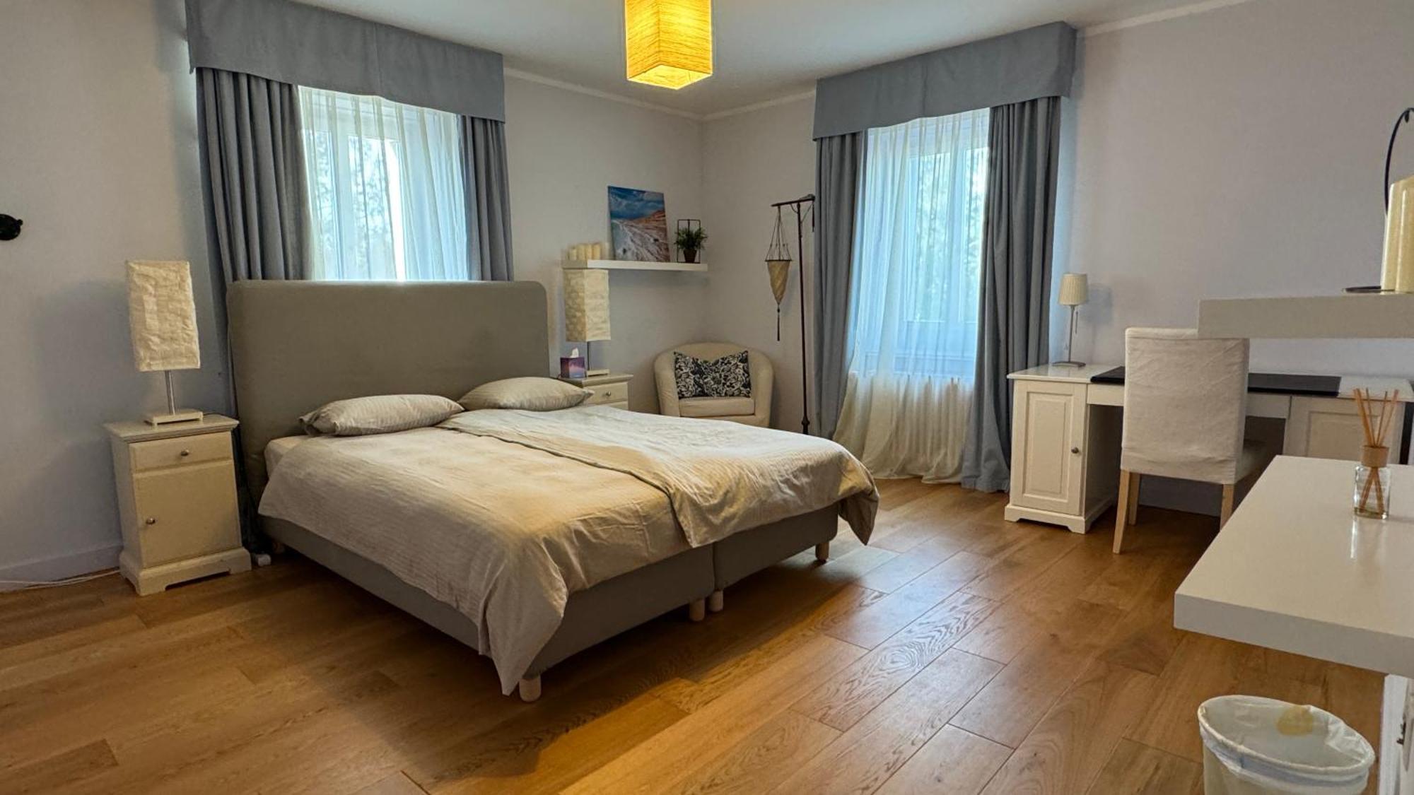 Private In Villa Zurich