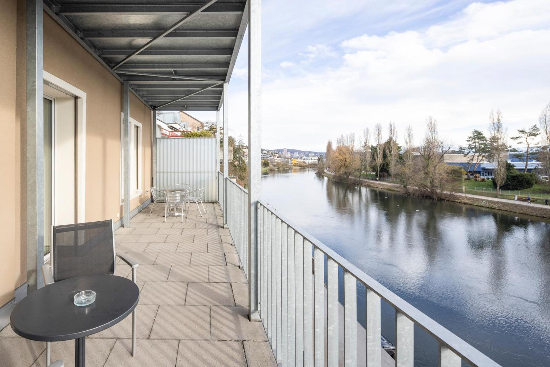 Stayy The River - Contactless Check-in 3*