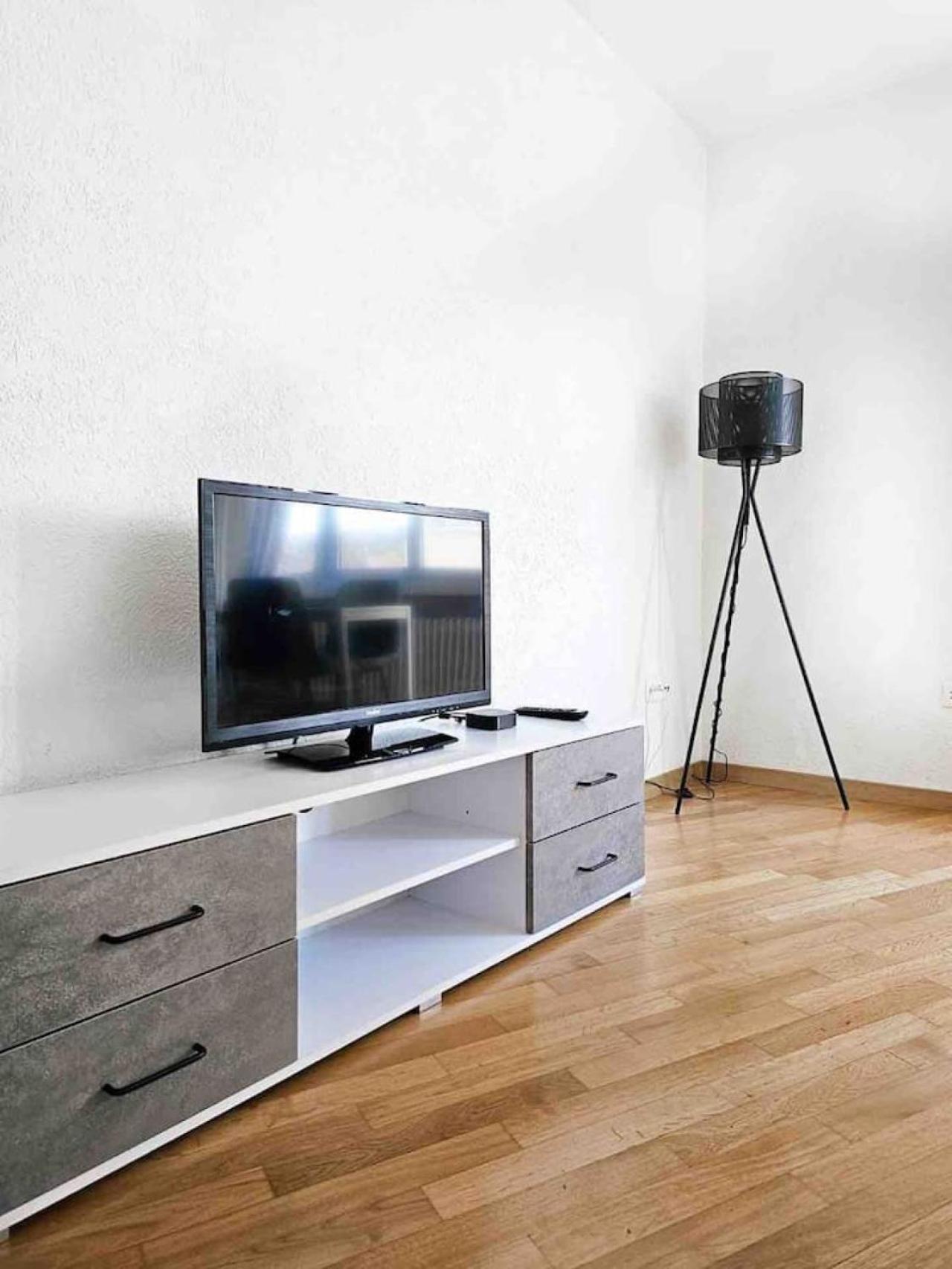 Apartment Delta - Baumackerstrasse - Self Check-in Zurich