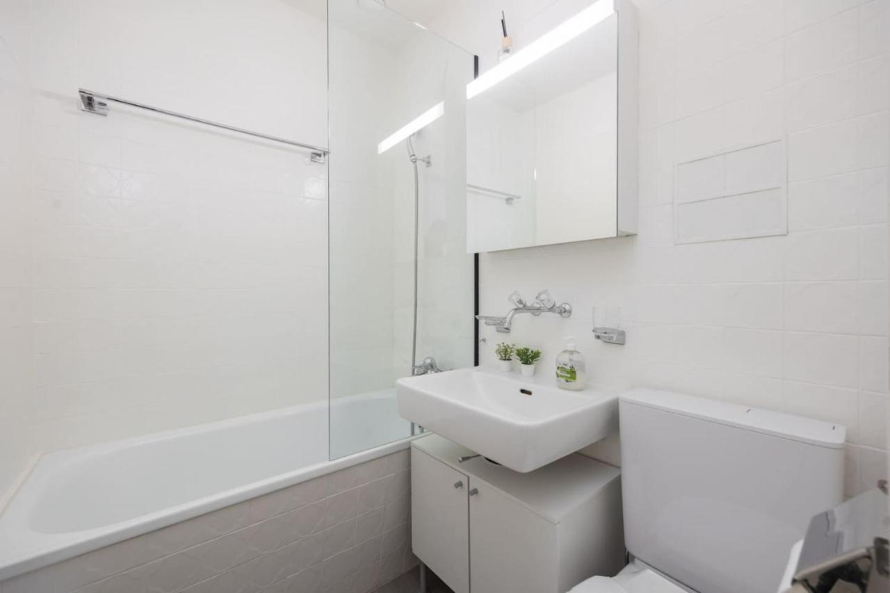Urban Oasis With Queen Bed And View Be-19 * Zurich