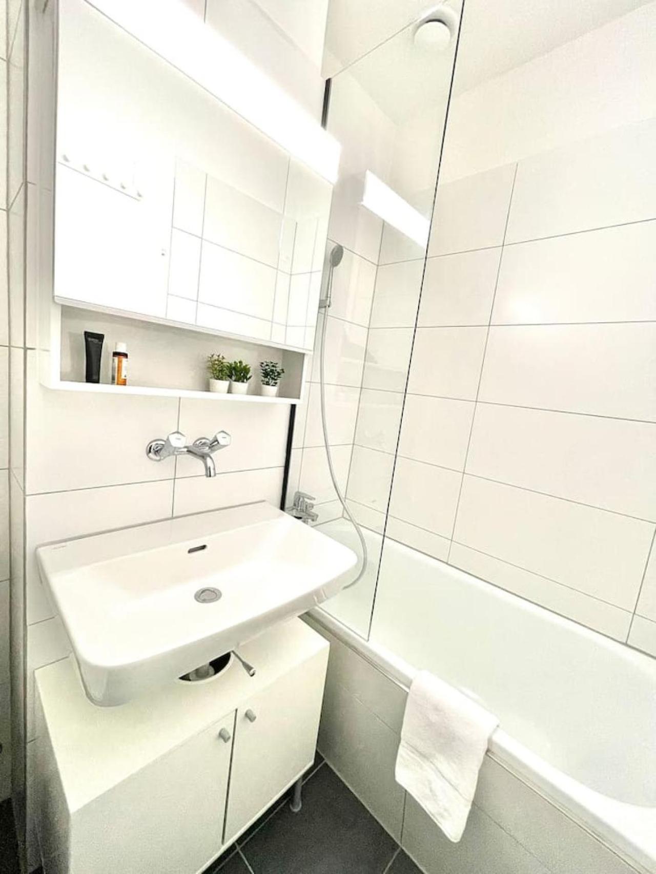 Urban Oasis With Queen Bed And View Be-18 *