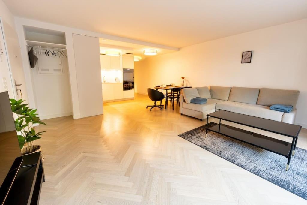 Ground Floor - Peaceful Living In The Of Apartment *