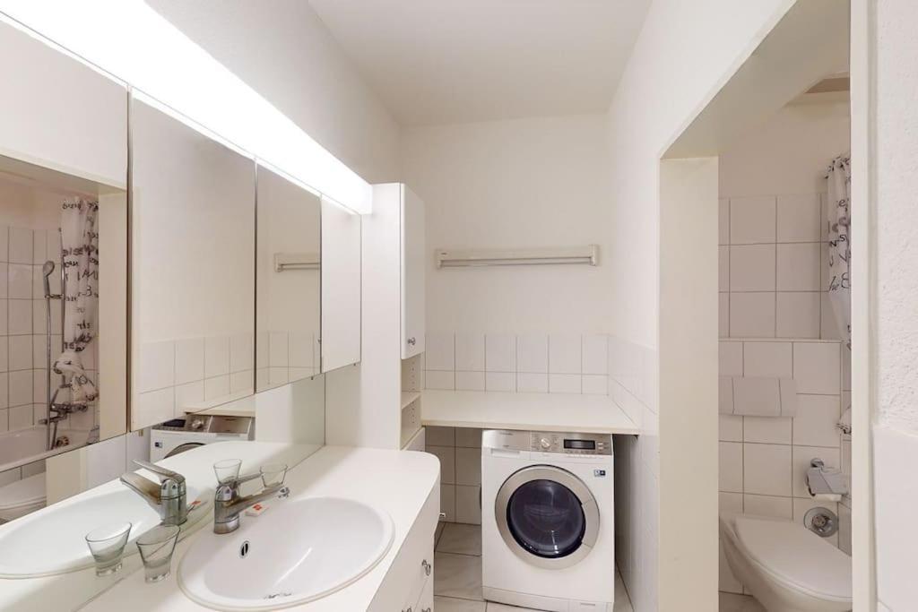 Executive 1 Bedroom Flat, Center Apartment *