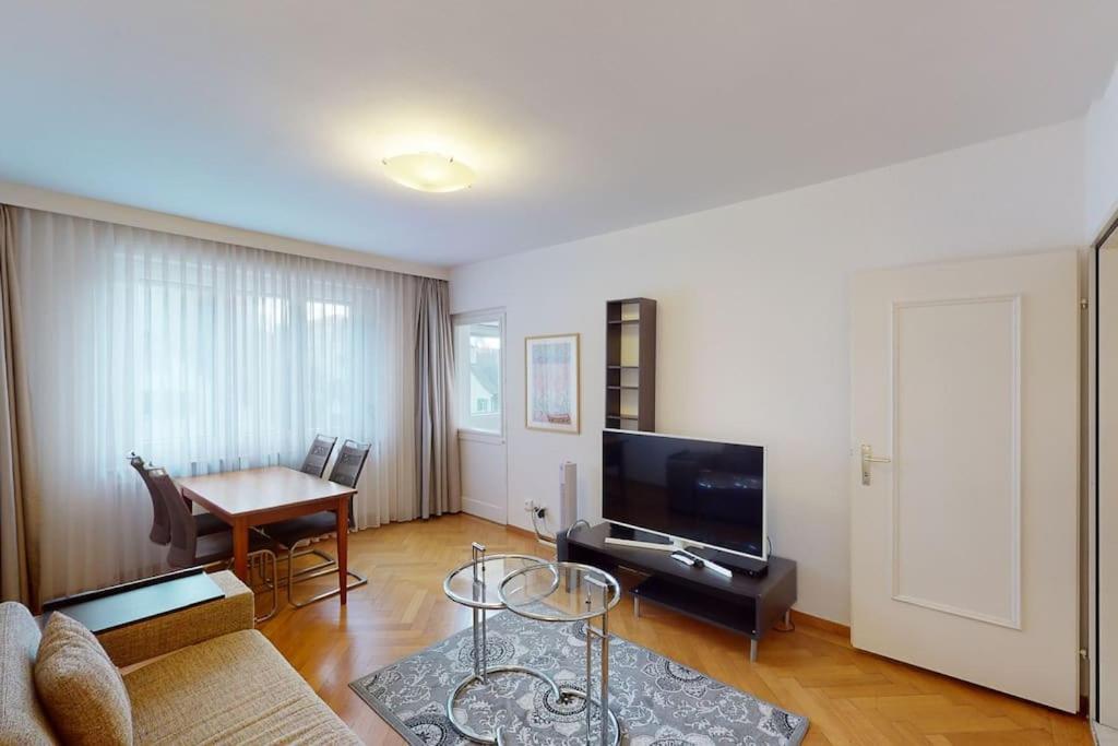Executive 1 Bedroom Flat, Center Apartment *