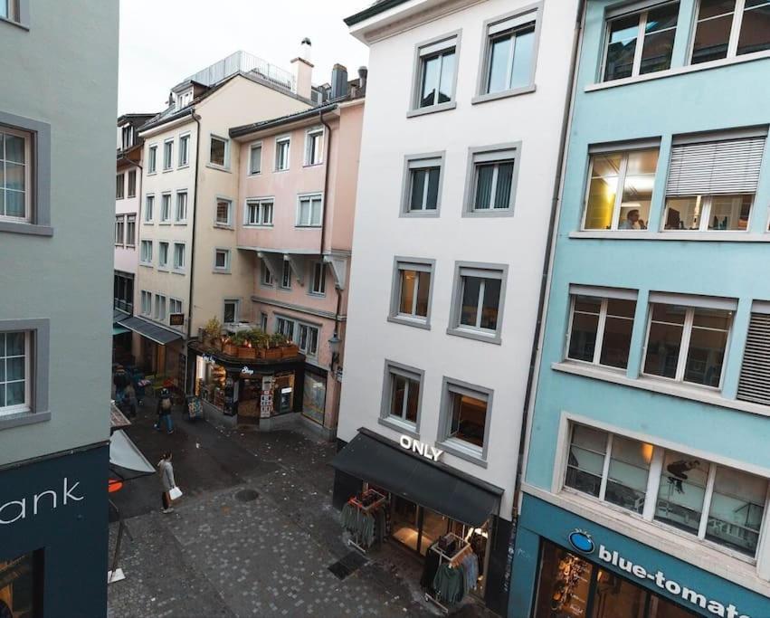 5-mins Walk To Main Station - Center Apartment