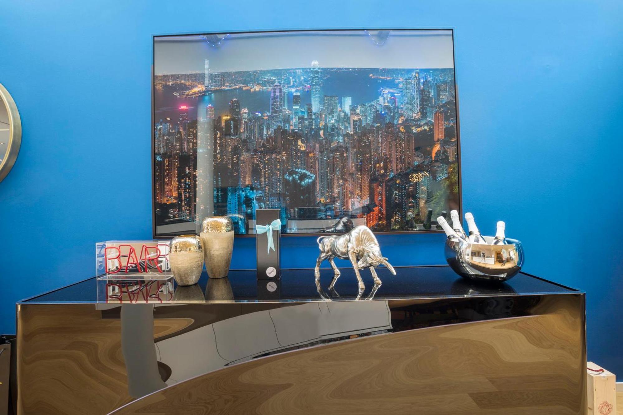 Apartment Exclusive Spacious Apt. With Garden In *