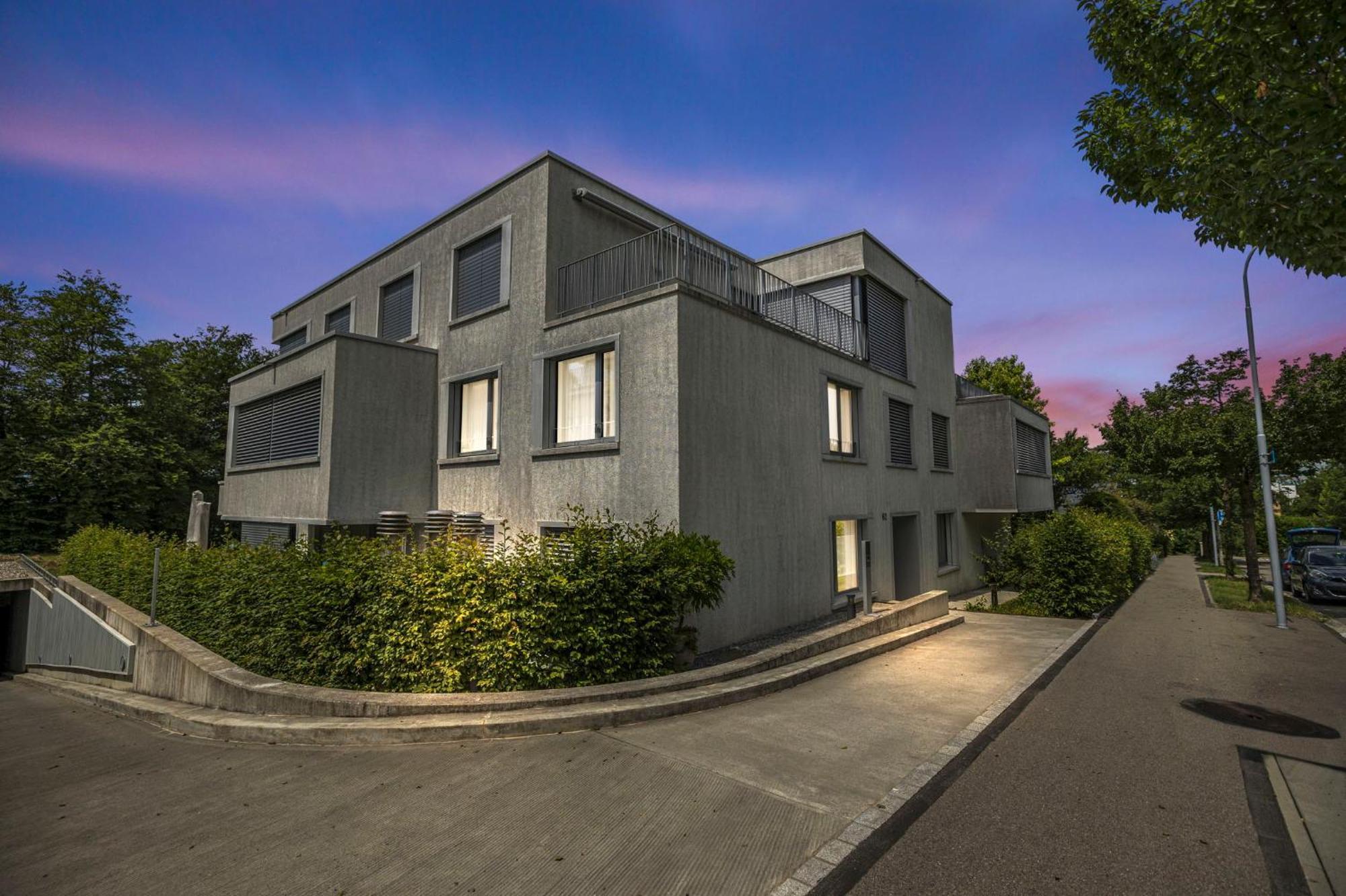 Exclusive Spacious Apt. With Garden In *