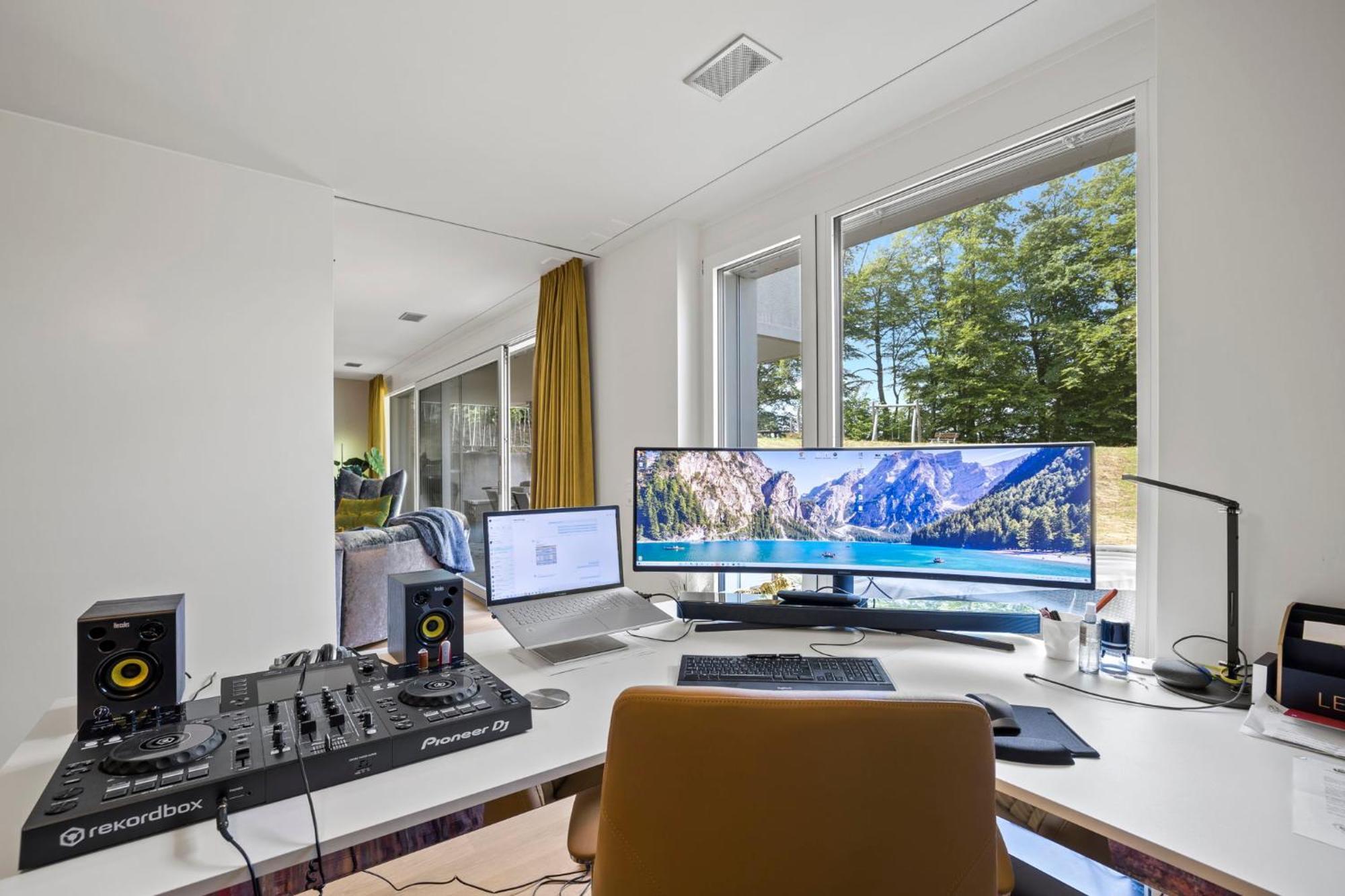 Exclusive Spacious Apt. With Garden In *