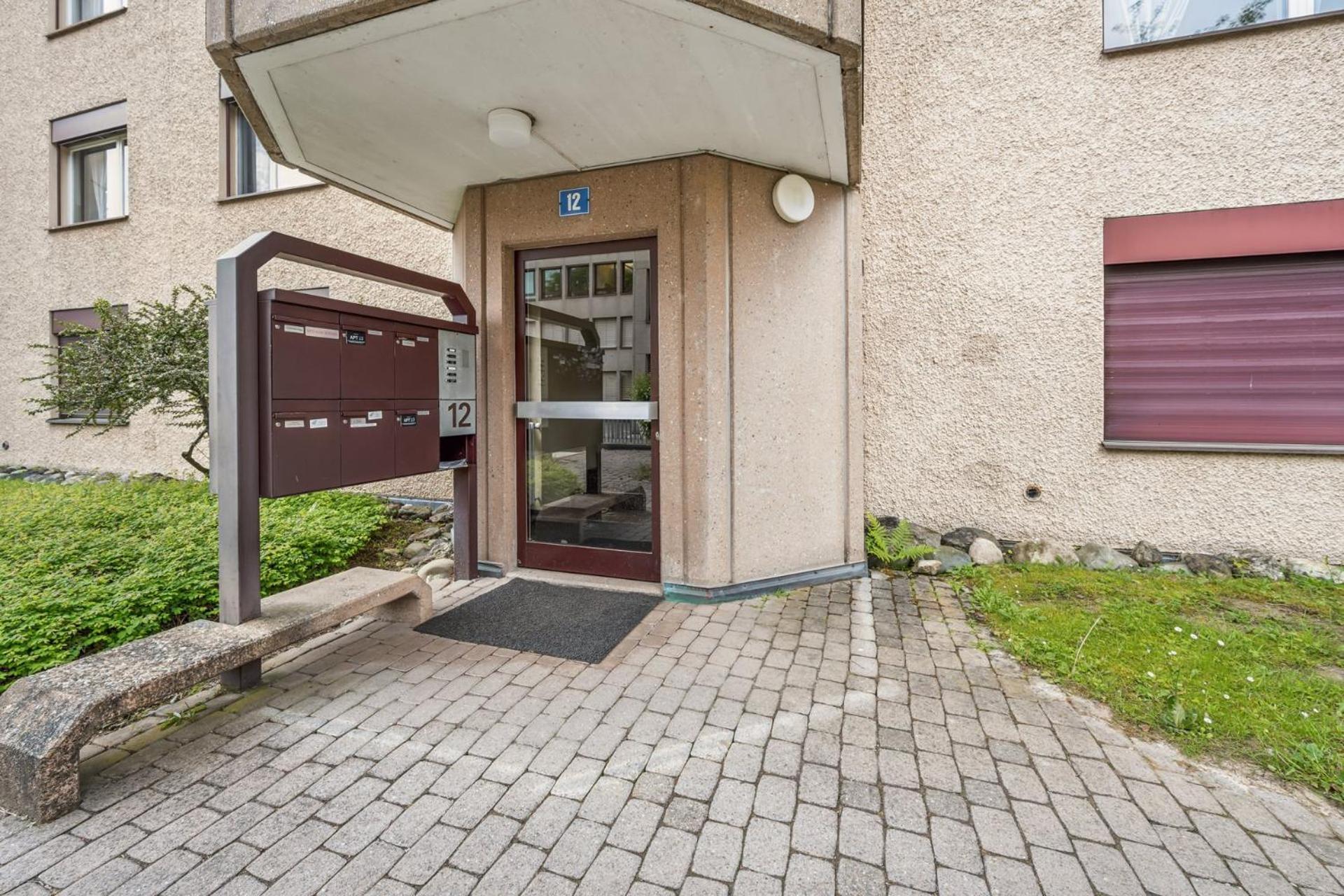 Chic Near Center Apartment *