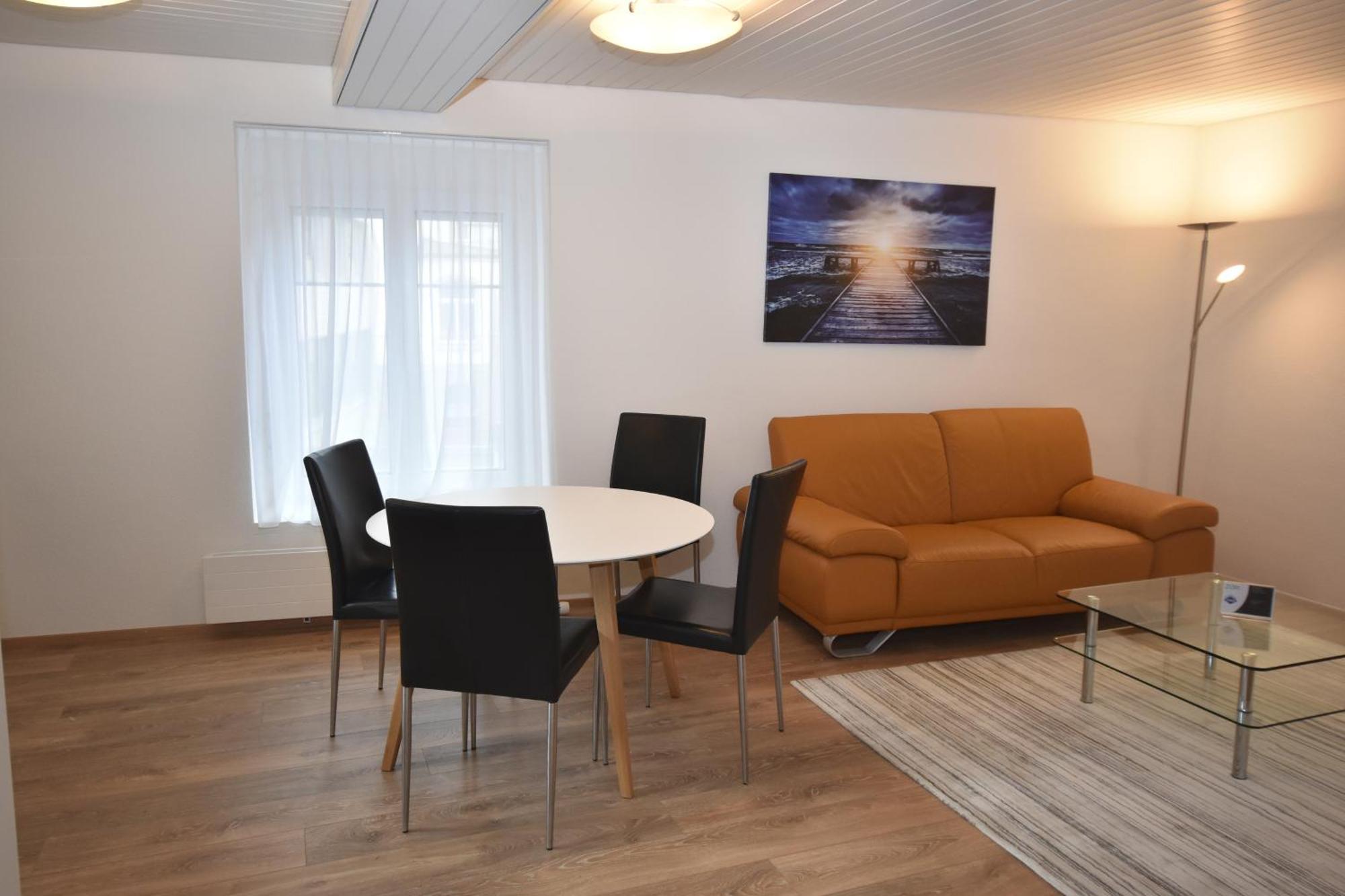 Centrally Located 2br - Color 23 Apartment