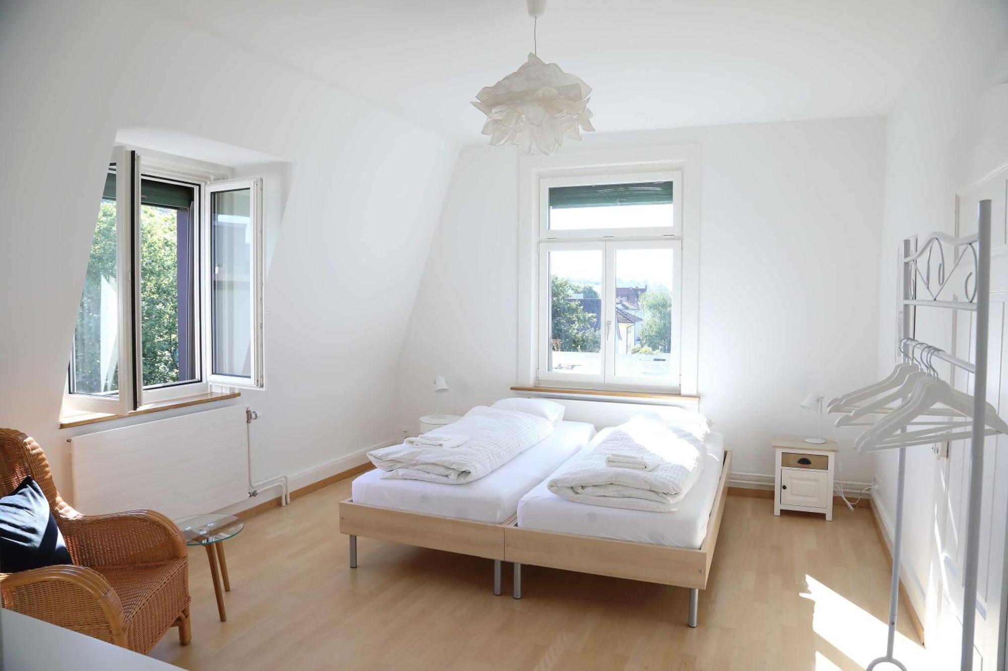 Grosse, Ruhige In Zuerich, Nahe Zentrum