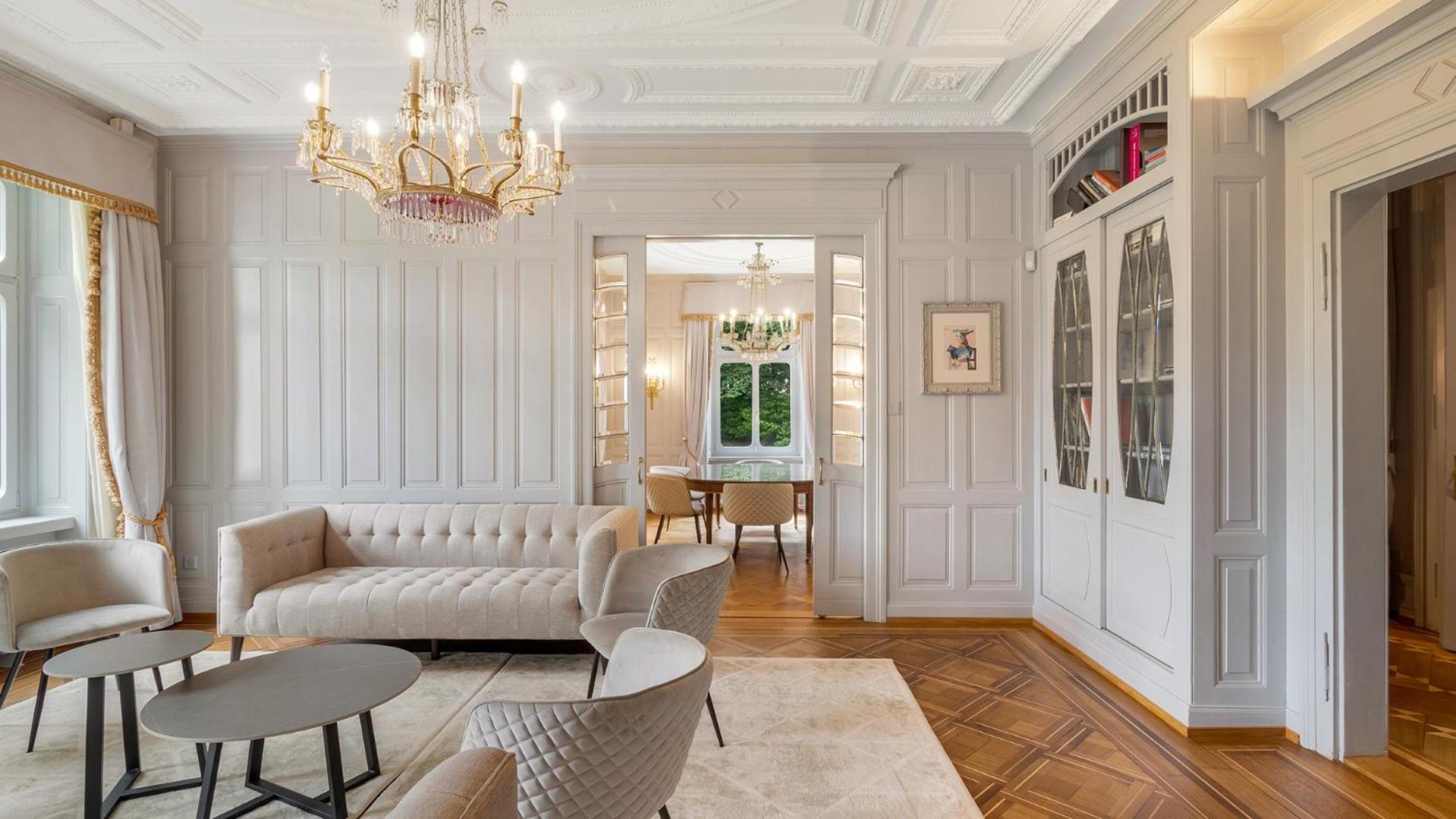 Private In Villa Zurich