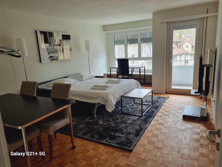 Very And Sunny 2br Flat - Marble 2