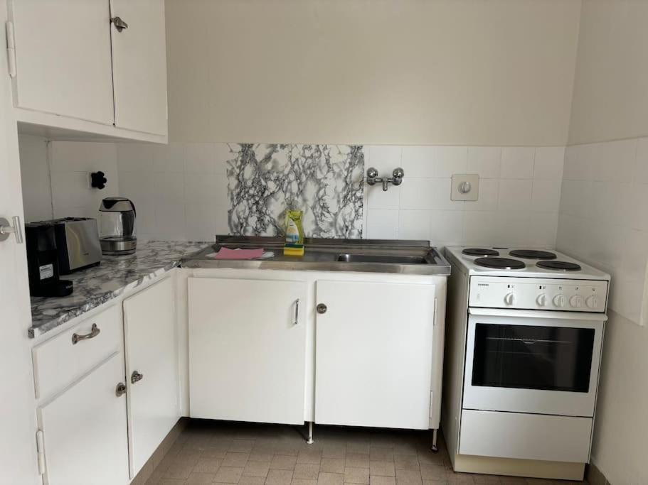 Live In The Center - Cross 5 Zurich