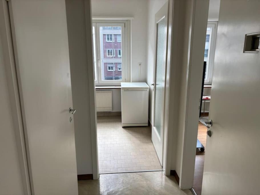 Live In The Center - Cross 5 Zurich