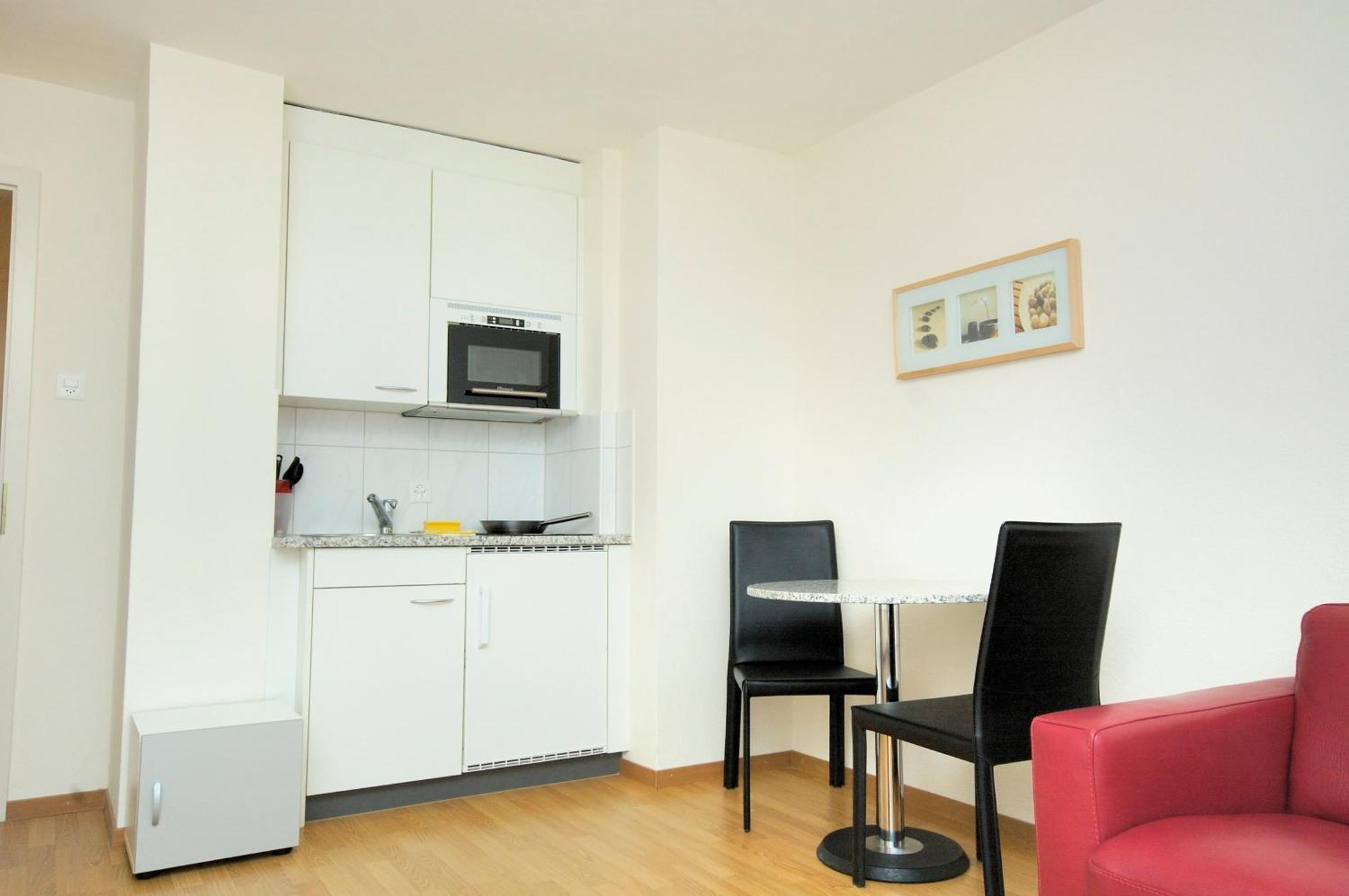 Executive - Crown 28 *