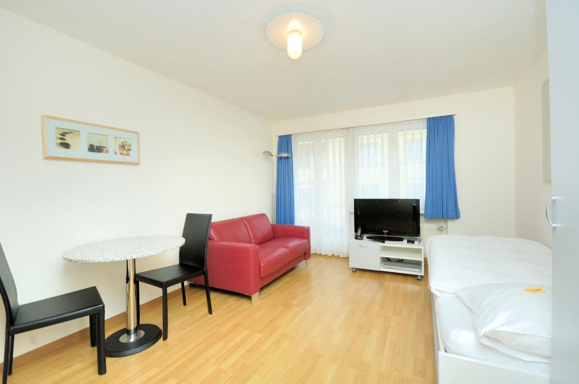 Executive - Crown 28 Apartment