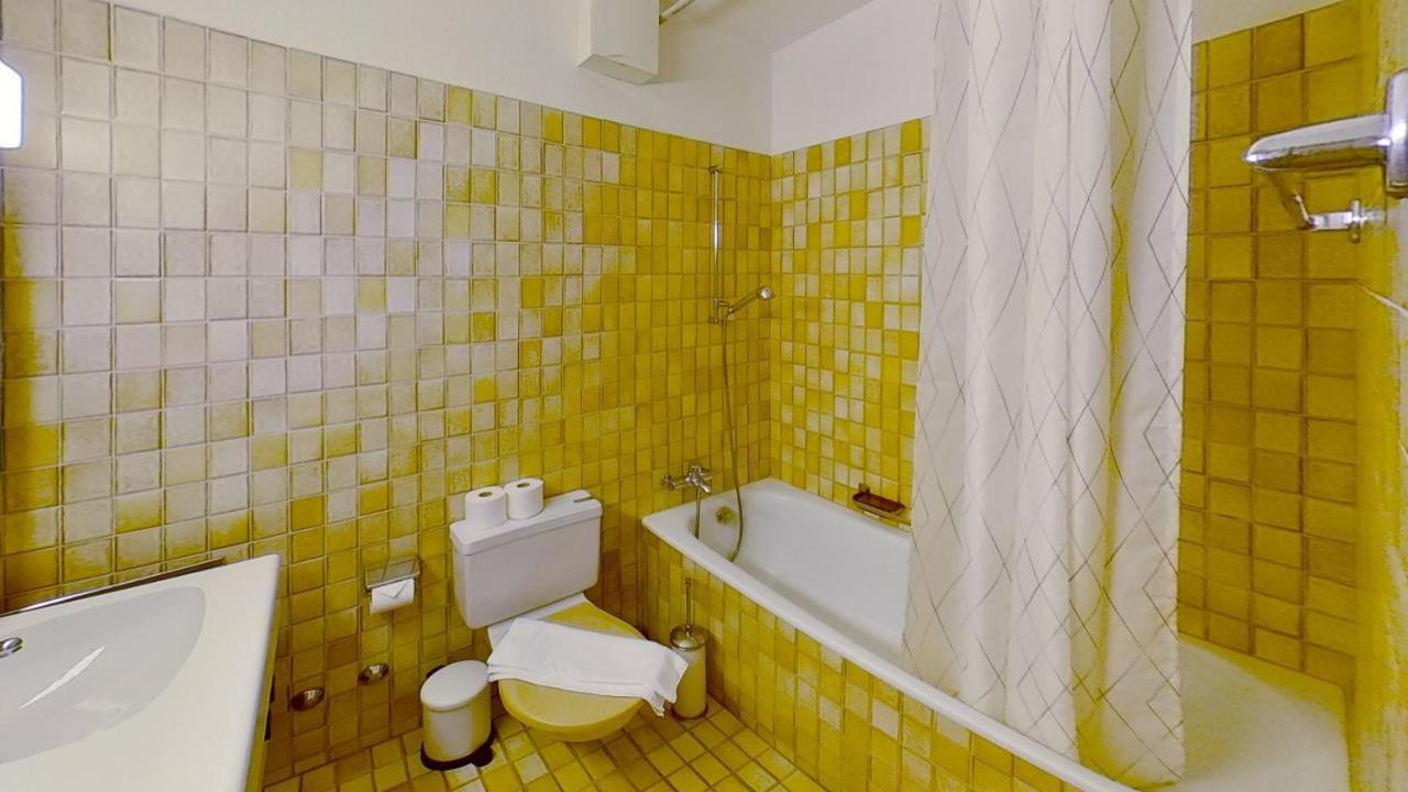 Apartment Chic Near Center