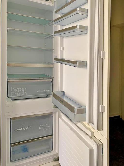 Apartment Comfort For One Guest With Shared Bathroom In Enge Near Centre & Zurich, July & August Only Zurich