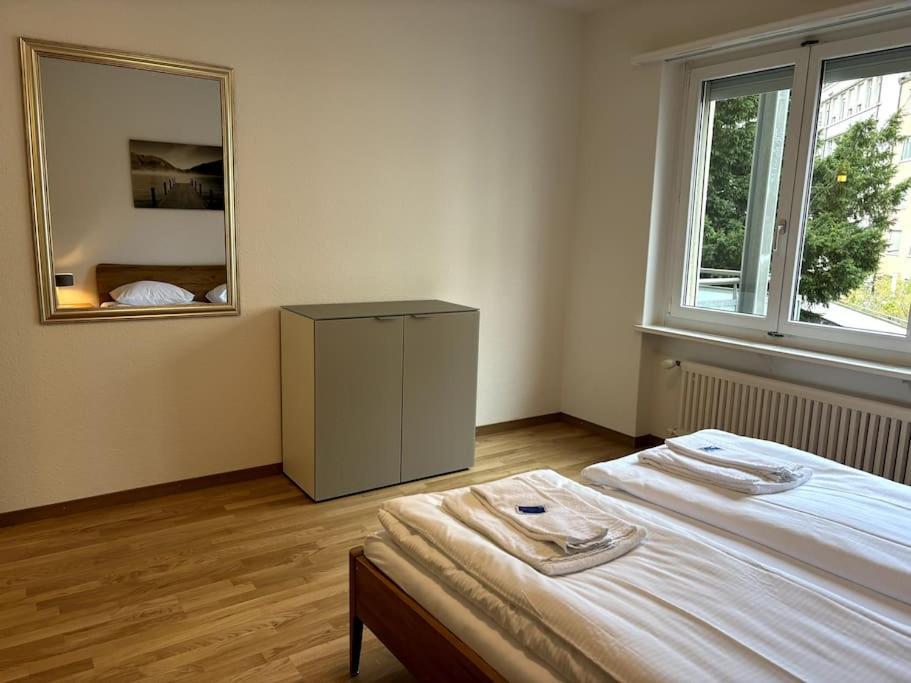 Cozy 2br Near - 8 Apartment Zurich