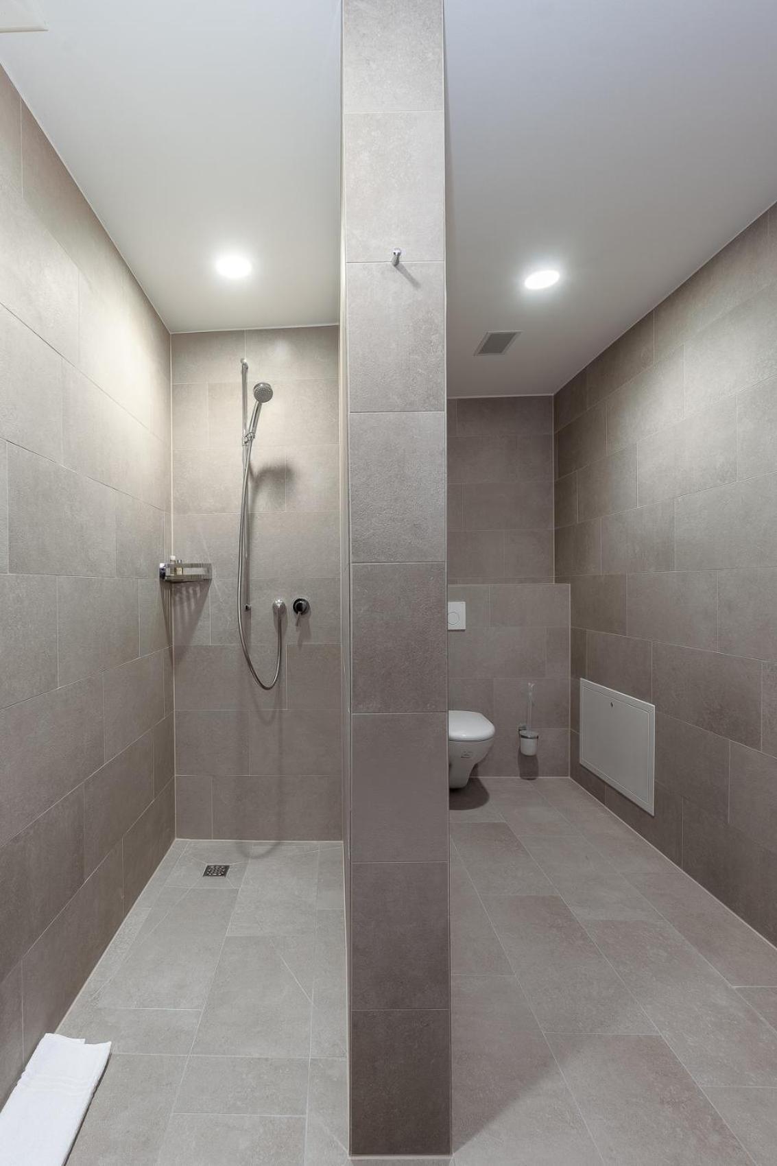 Wollishofen Station, 2 Bedroom, Kitchen & Parking Apartamento *
