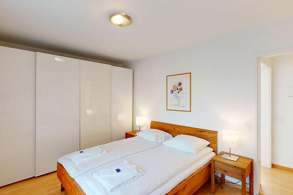 Executive 2br Near And Center - Dufour 4