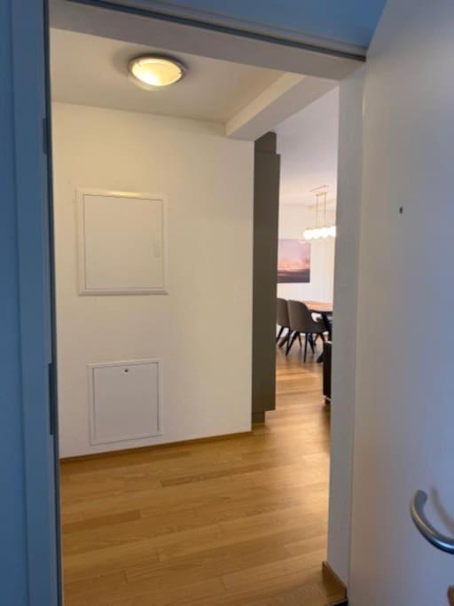 Modern 1br With In Trendy Area - West 10 * Zurich