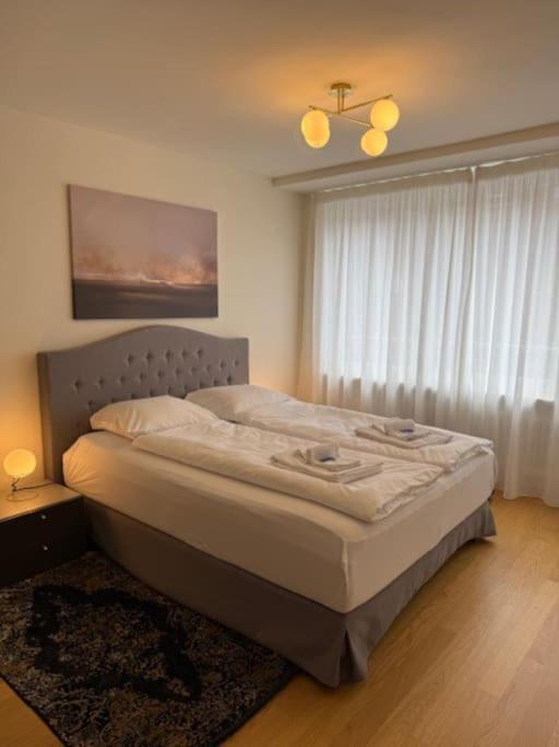 Modern 1br With In Trendy Area - West 10 Apartment *