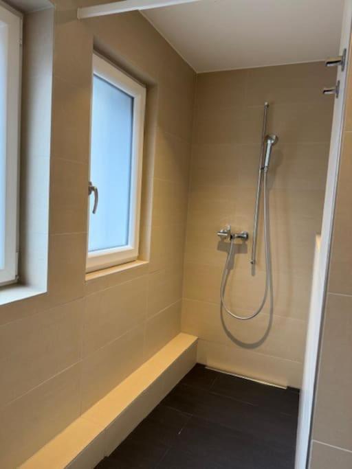 Modern 1br With In Trendy Area - West 10 *