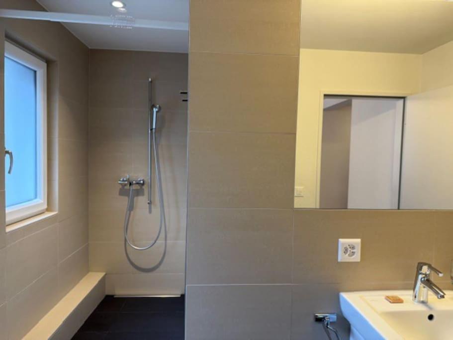 Modern 1br With In Trendy Area - West 10