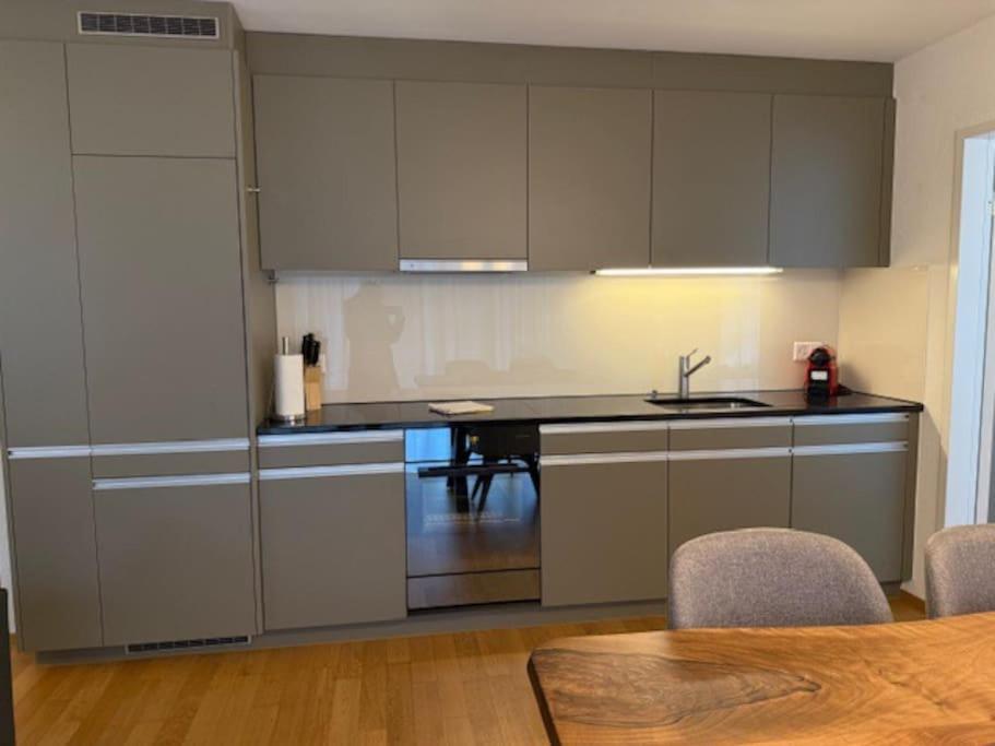 Modern 1br With In Trendy Area - West 10 Zurich