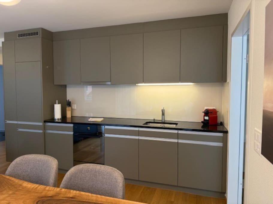 Modern 1br With In Trendy Area - West 10