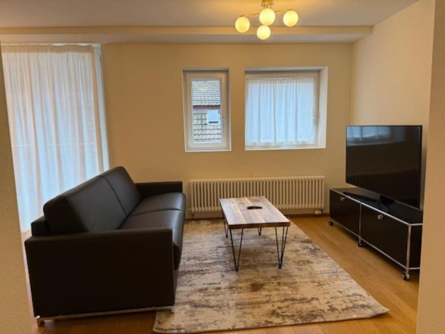 Modern 1br With In Trendy Area - West 10 *