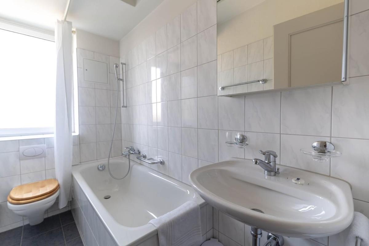 Apartment Very Spacious With Balcony - Parkview 2 *