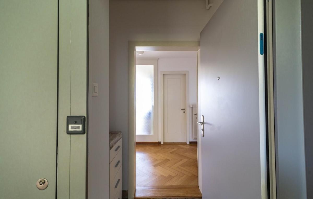 Very Spacious With Balcony - Parkview 2 Zurich