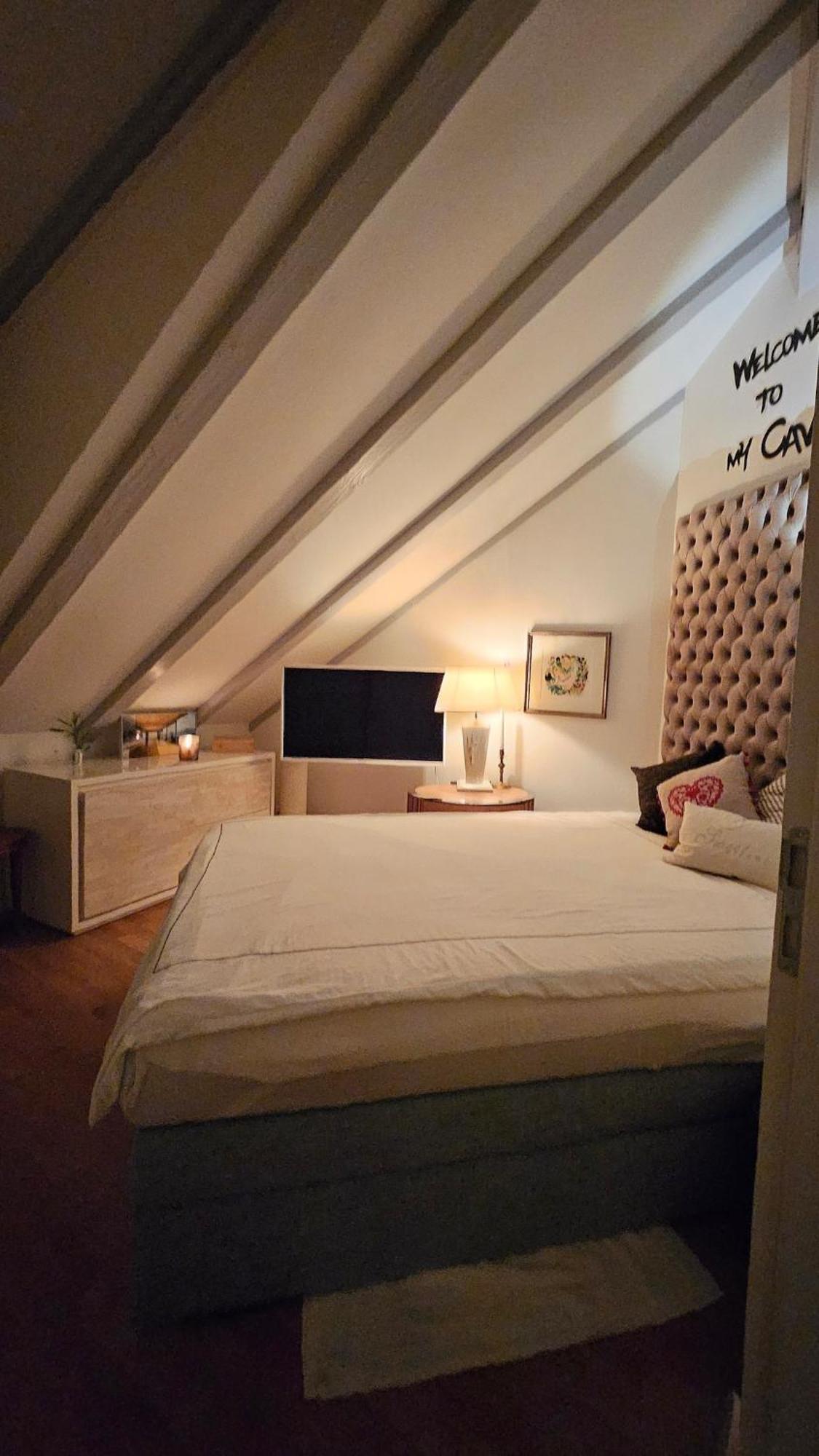 Executive Studio In Pedestrian Area