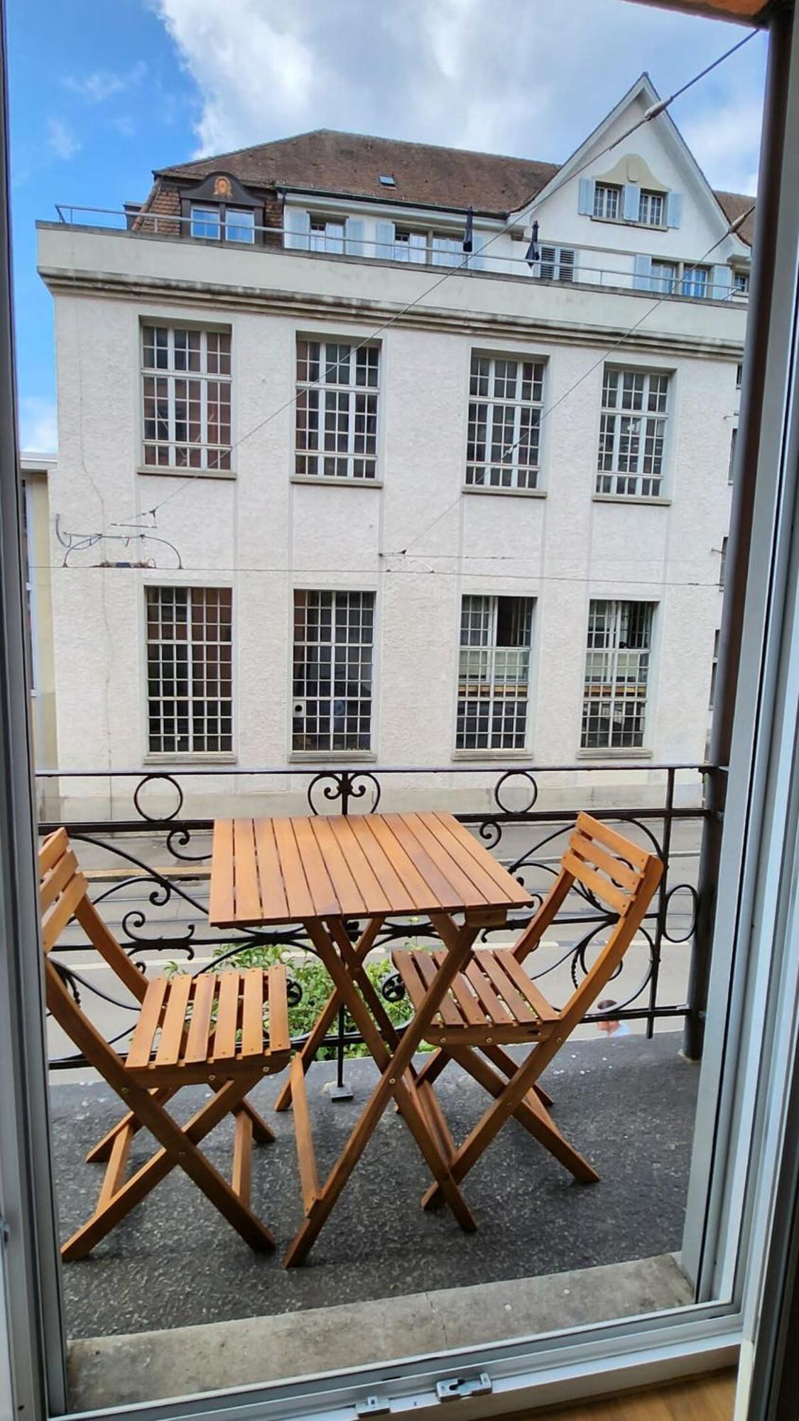 Kaya 2a - Downtown 2br With Balcony