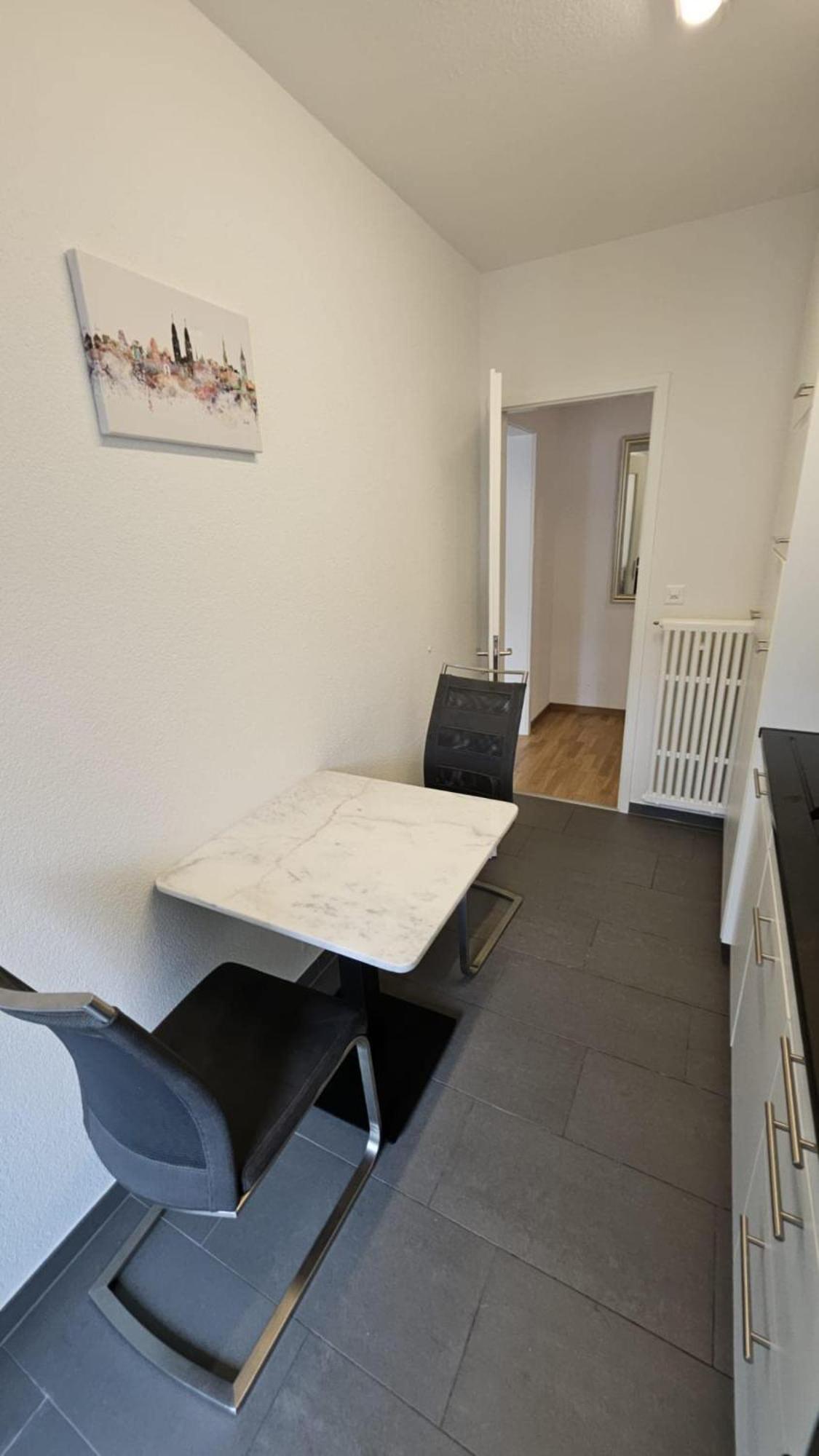 Cozy Near Train Station - 7 Apartment *