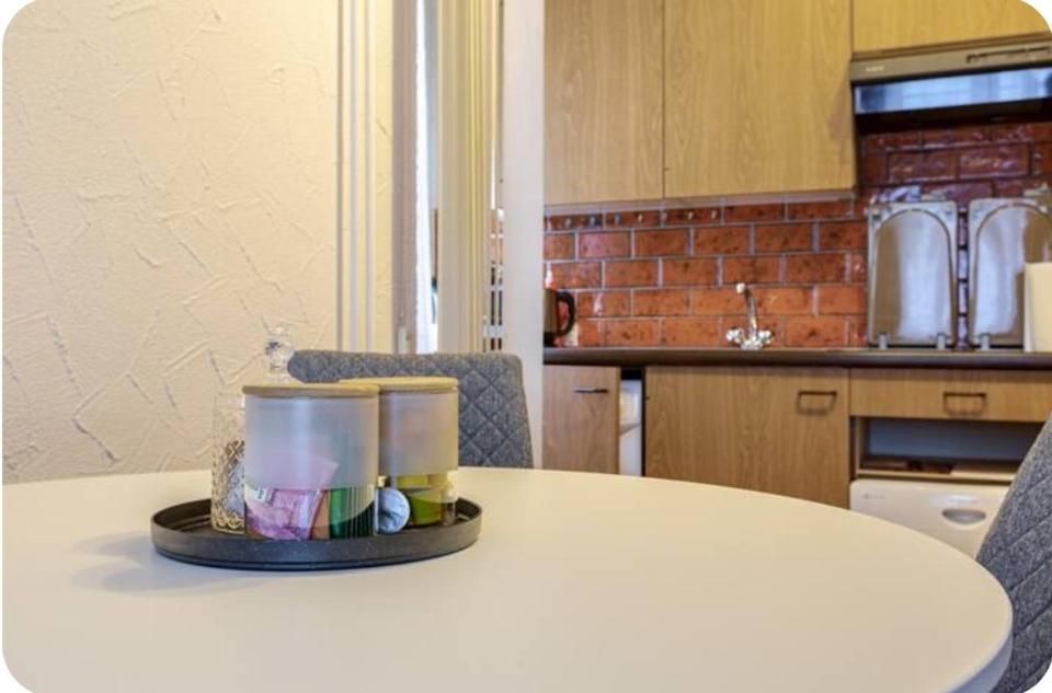 Apartment 5-mins Walk To Main Station - Center *