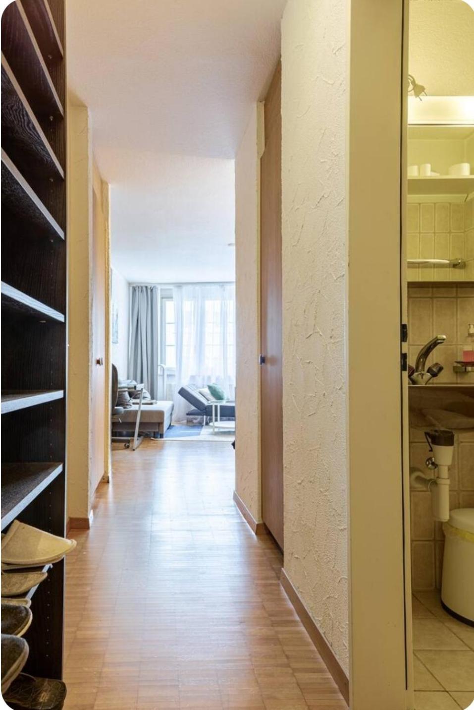 5-mins Walk To Main Station - Center Apartment