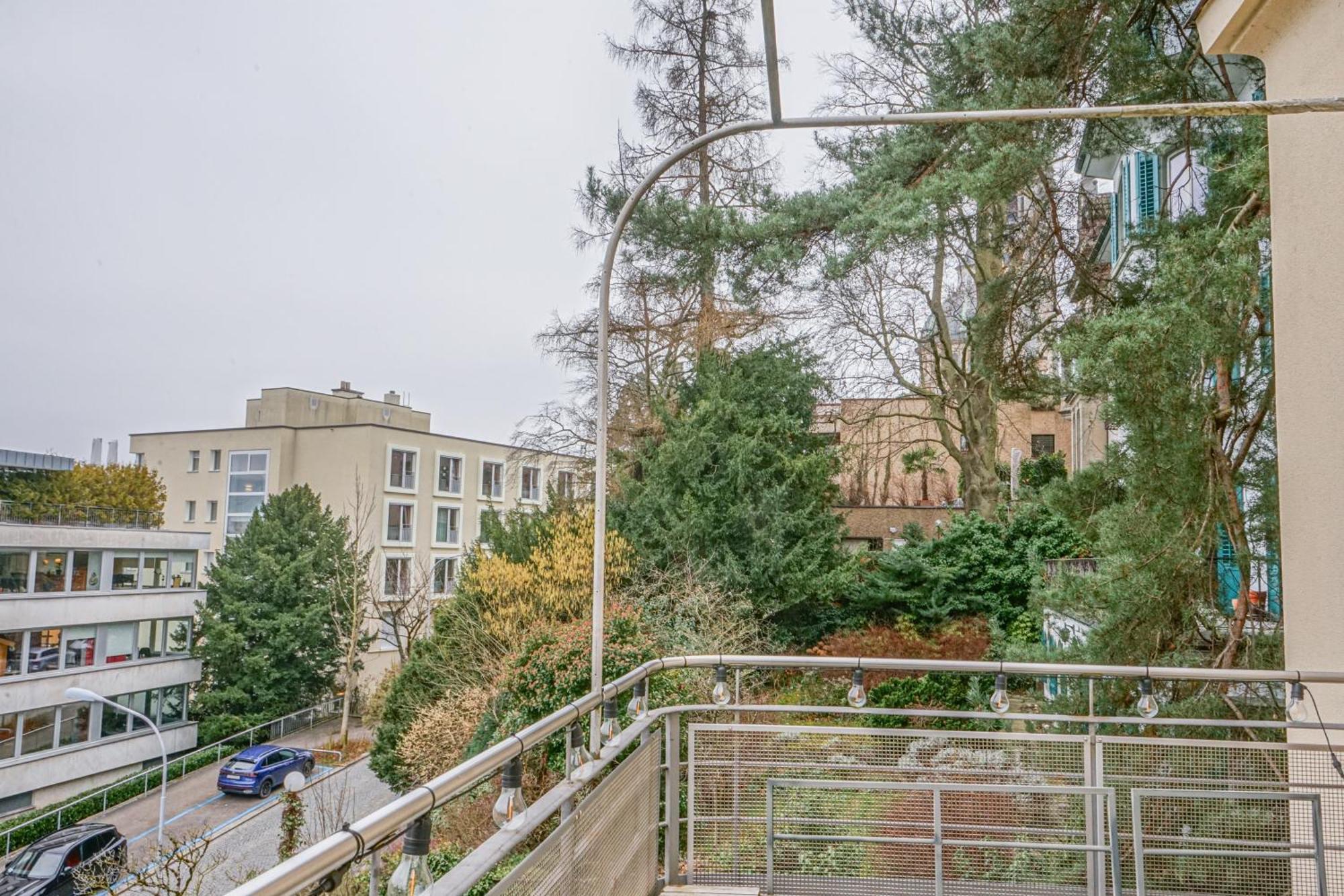 Downtown - Large, Quiet Private 