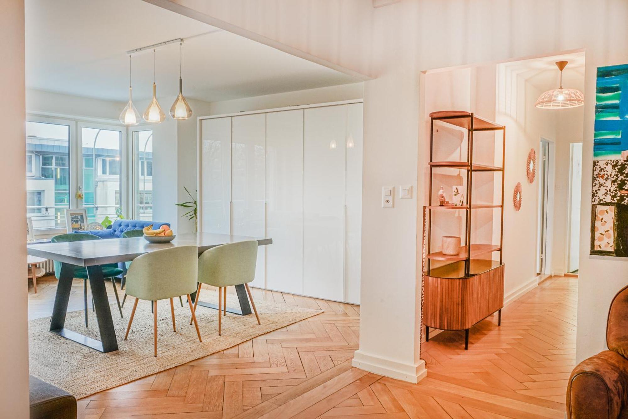 Homestay Downtown - Large, Quiet Private 