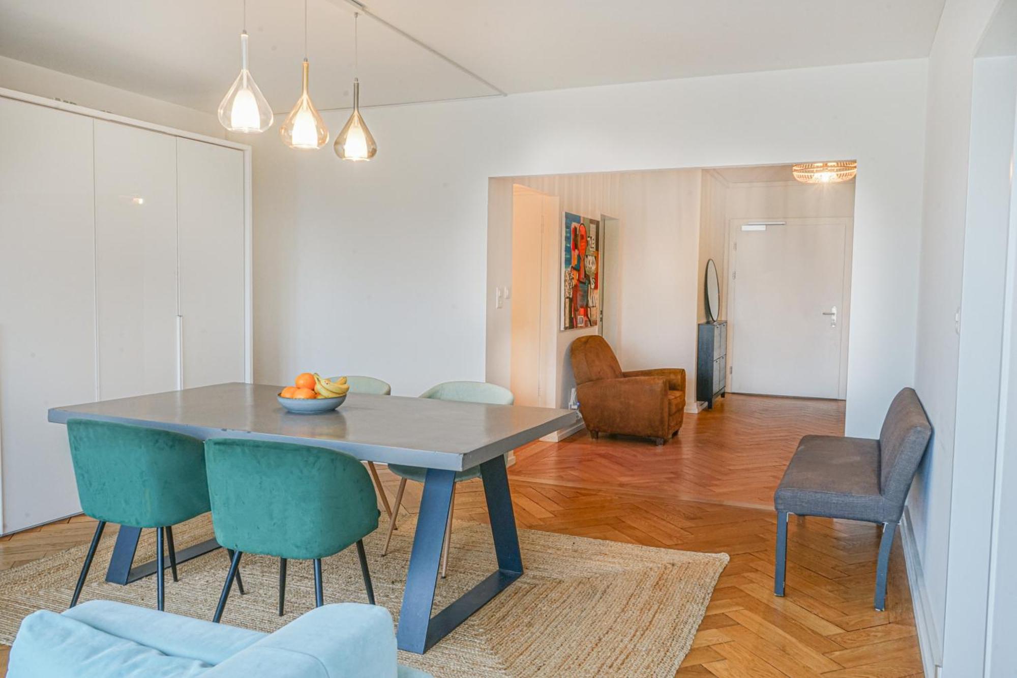 Homestay Downtown - Large, Quiet Private 