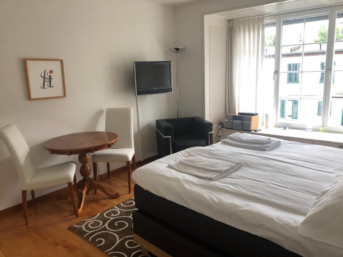 Charming In The Old Town - Uz3 Apartment