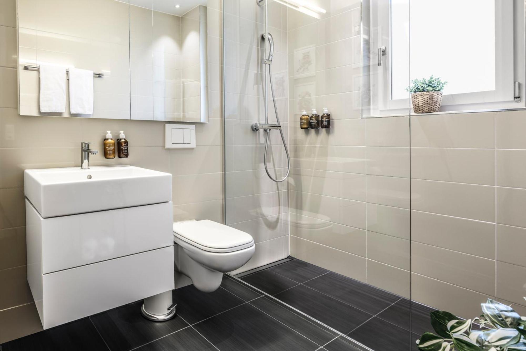 Boutique Luxury Balcony Ac Downtown Apartment *